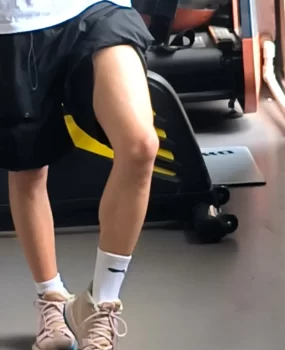 腹肌，小帅男模