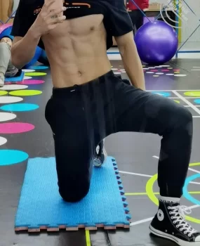 服务系的鸭，体育生