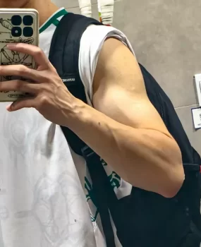 04男大185薄肌