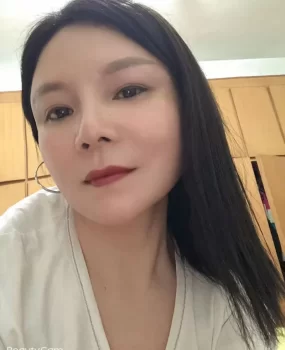 据说是兼职，一个熟女