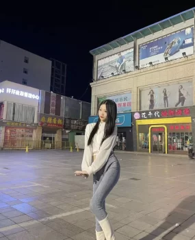 岛外工业区务工水嫩00后奶茶妹妹真漂亮