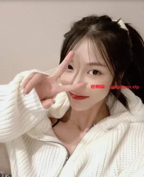 兼职学生妹 b嫩c水多 乳交 口爆技术一流操出白浆