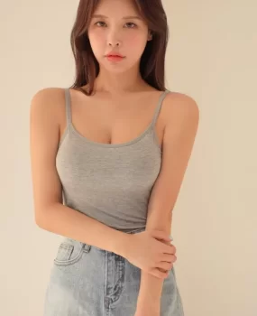 山东青岛兼职妹妹嫩逼水多波大屁股大丝袜制服泡泡浴调情简直爽翻了